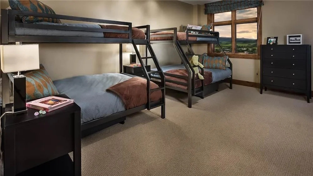 Flat Tops Peak Penthouse 701 4 BedroomCondo By Moving Mountains