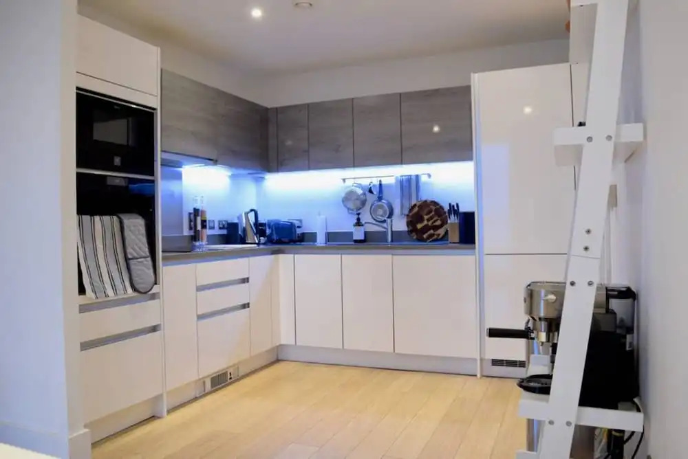 1 Bedroom Property in Brixton With Balcony