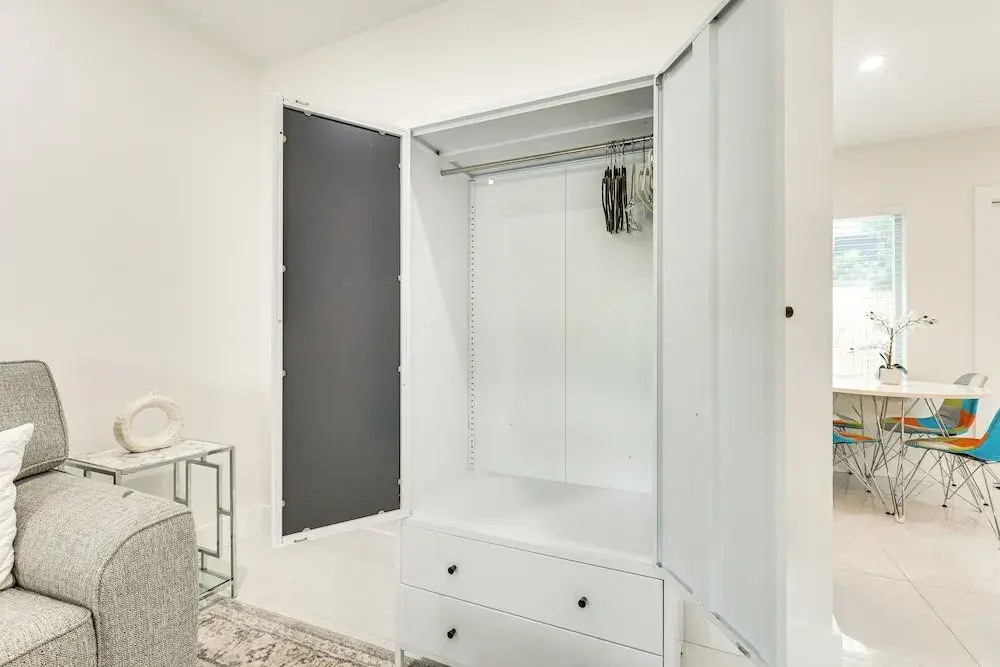 1 Mi to Las Olas Eats! Modern Apt w/ Shared Patio