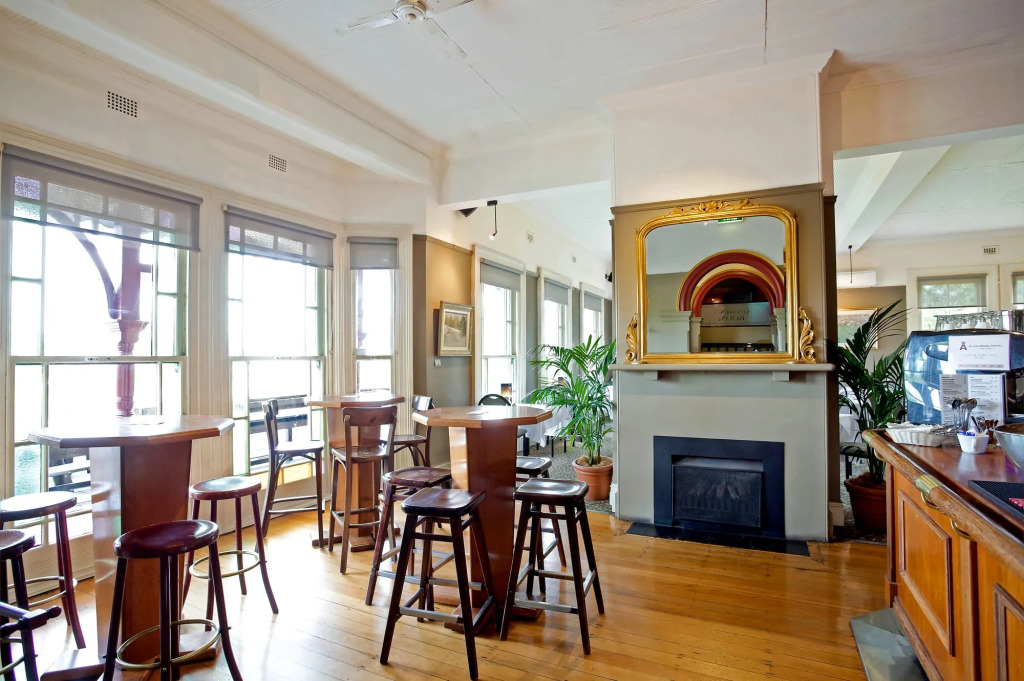 Alexandra Hotel
