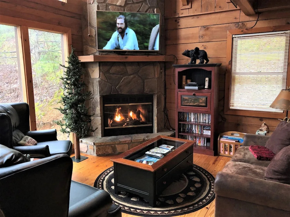 Mountain Bearadise 2 Bedrooms 2 Bathrooms Cabin