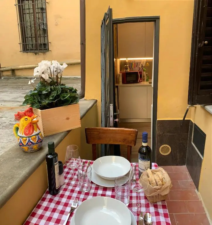 AI MAGAZZINI DEI MEDICI (casa con balcone)