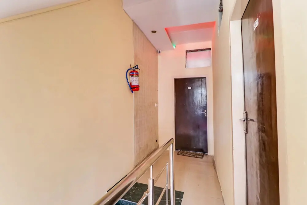 Spot On 61068 Hotel Kr