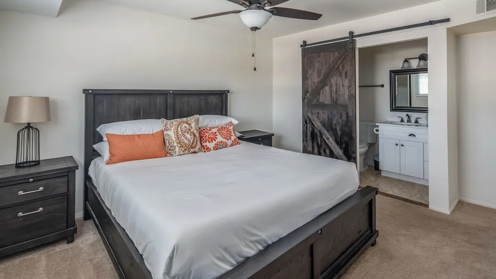 Spacious 4BR Townhouse by WanderJaunt