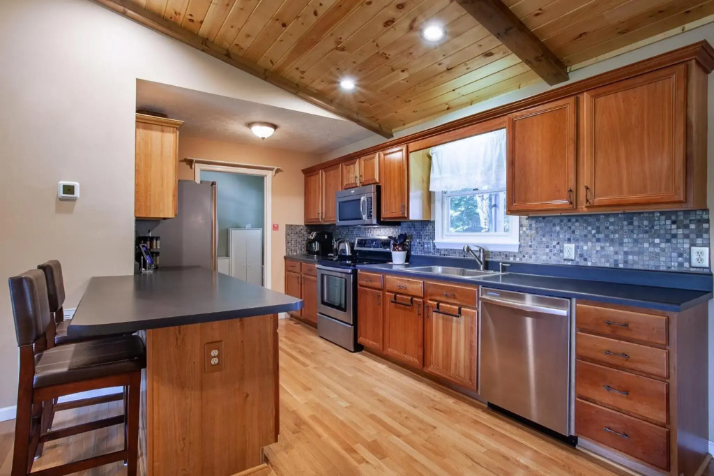 Ole Smoky BnB - Game Room, Hot Tub, Mtn Views!