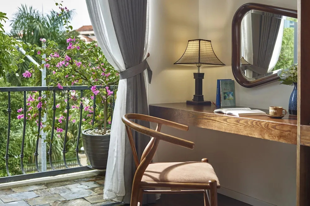 Draha Halong Hotel - Serenity, Charm and Nature - Preferred by Western Travelers