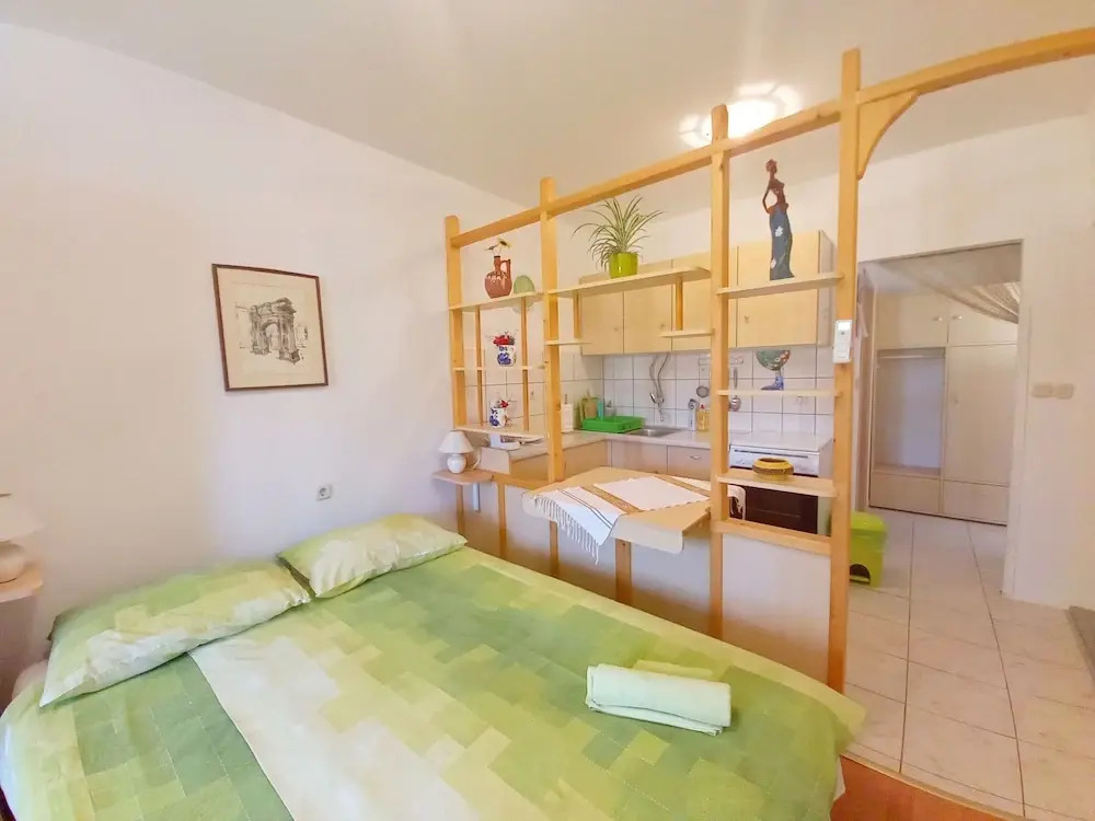 Boutique Apartment in Pješcana Uvala with Balcony
