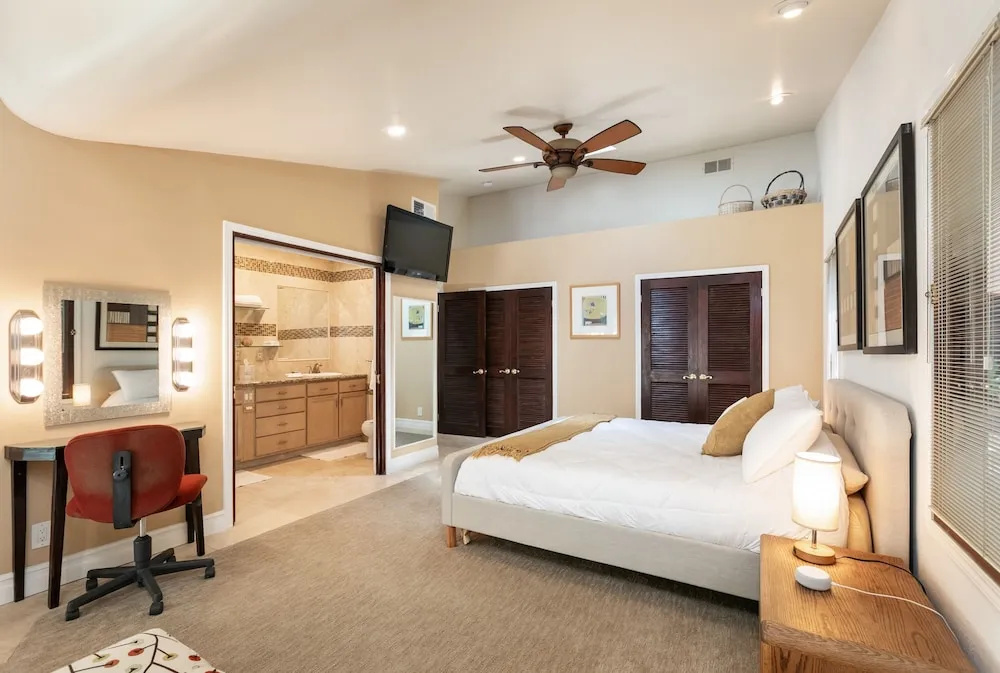 Skyhill Oasis W/ Hot Tub Walk To Universal 4 Bedroom Home