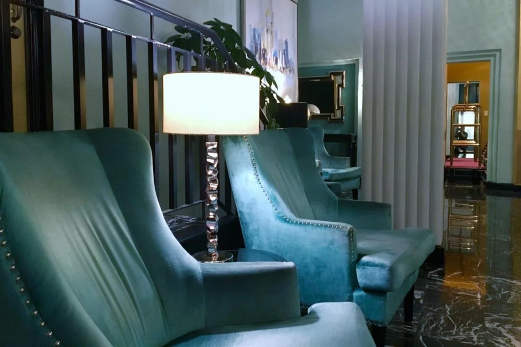 EMBASSY HOTEL