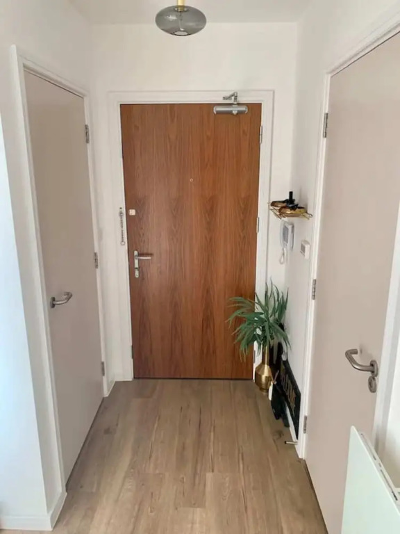 Stylish and Chic 1 Bedroom Apartment in Canning Town