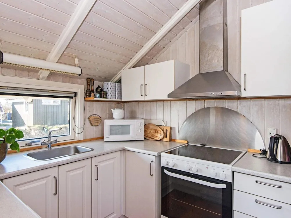 6 person holiday home in Harboøre