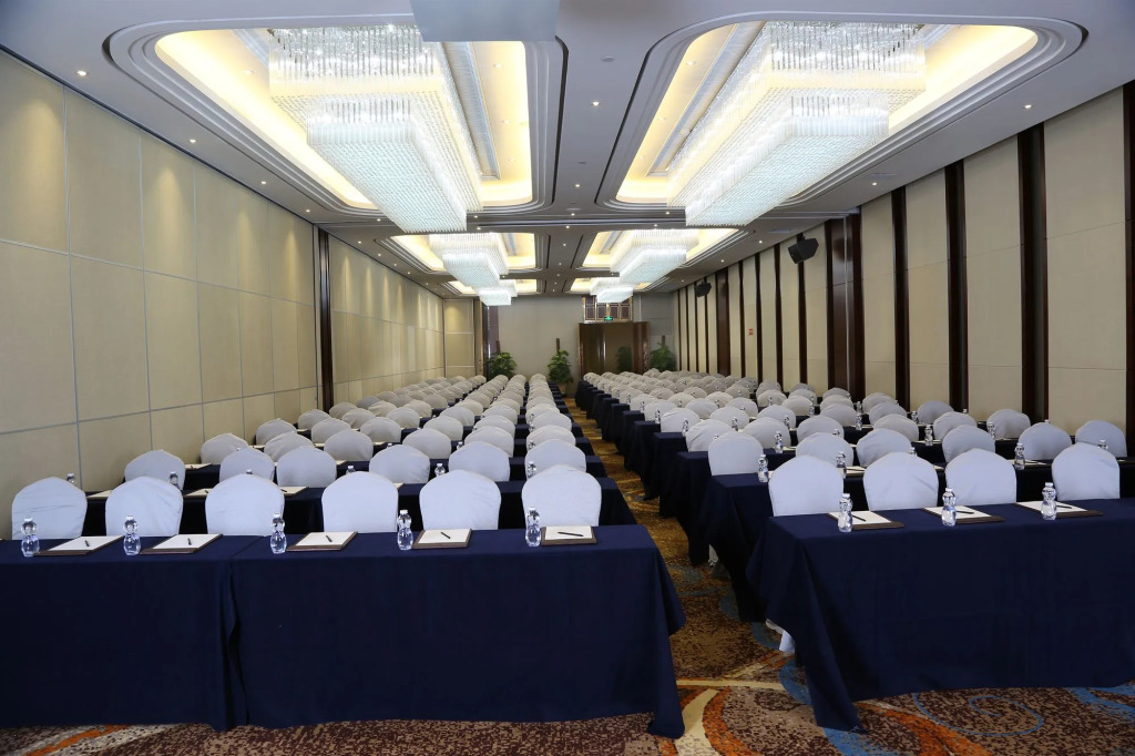 Sentosa Hotel Shenzhen Feicui Branch, Enjoy tropical swimming pools and high-class fitness club