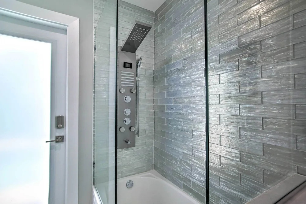 Modern Wilton Manors Home w/ Outdoor Oasis!