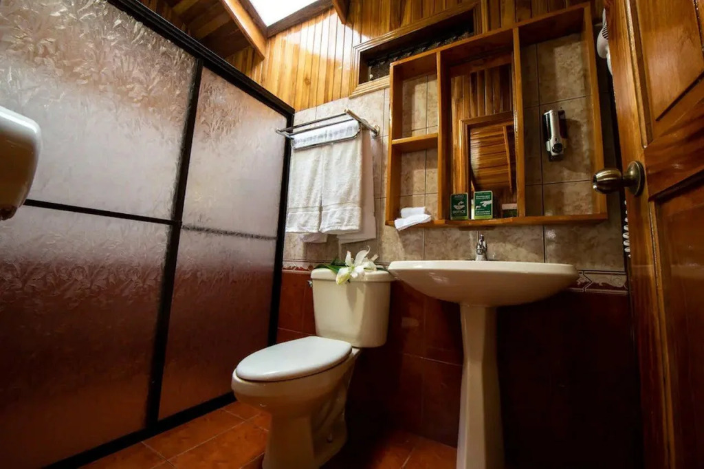 Los Pinos Cabins & Reserve