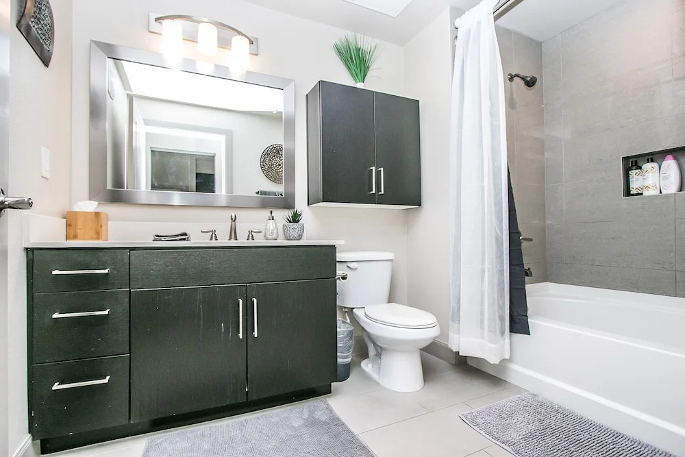 Rooftop Pool, Views, Close to Shops & Dining C4427
