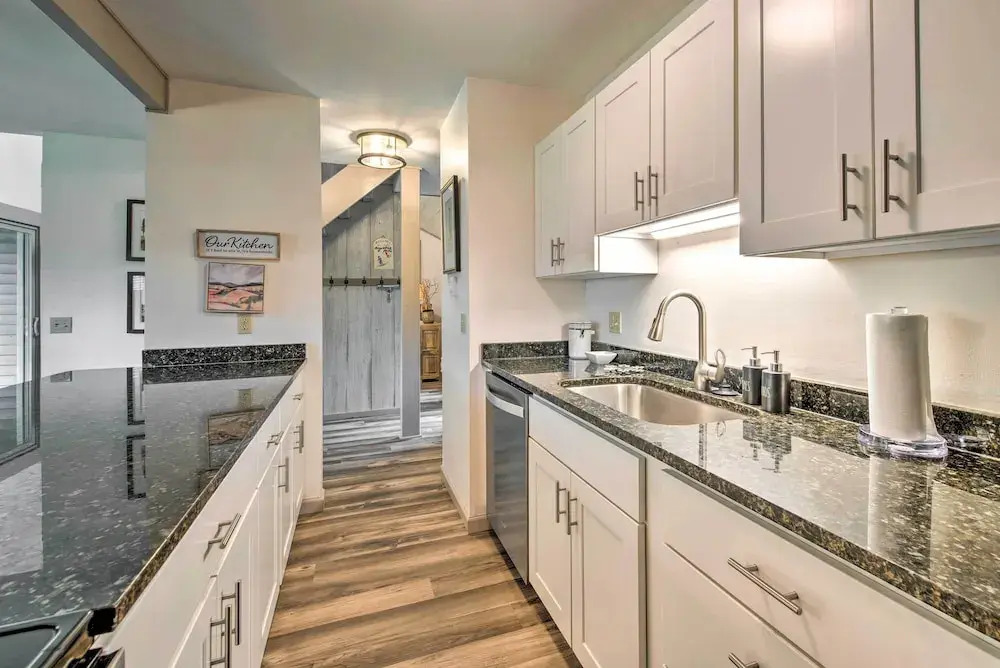 Cortland Abode: 1 Mi to Greek Peak Mountain Resort