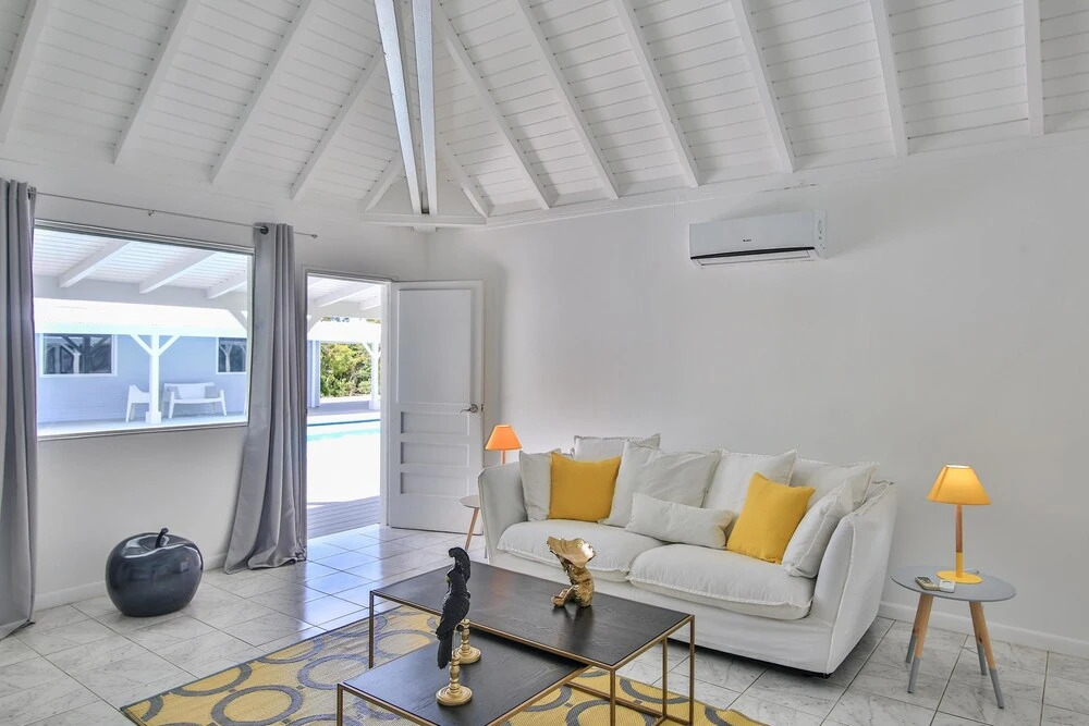 Exclusive Terres Basses Location, Heated Pool, Near Beach, Shops, Restos, AC, Free Wifi