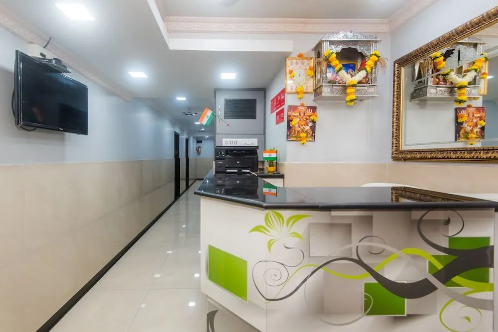 Oyo 13675 Hotel Elegant