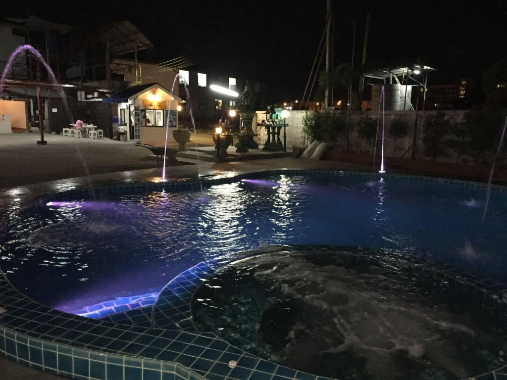 Baan Kaew Ruen Kwan