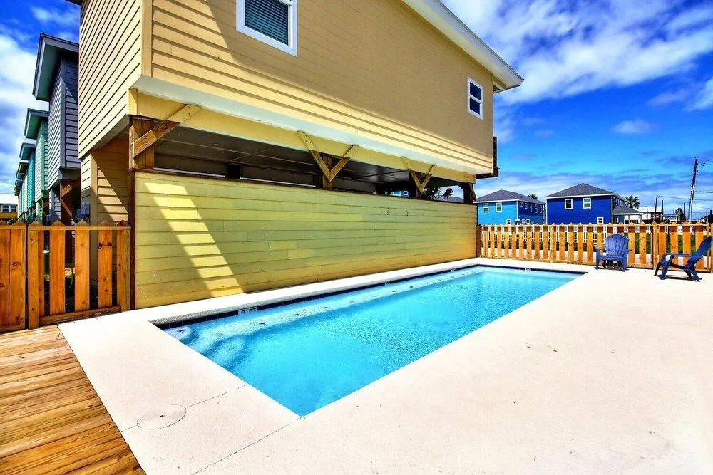 Woodhaven Beach Club 2 Bedroom Bungalow by Redawning