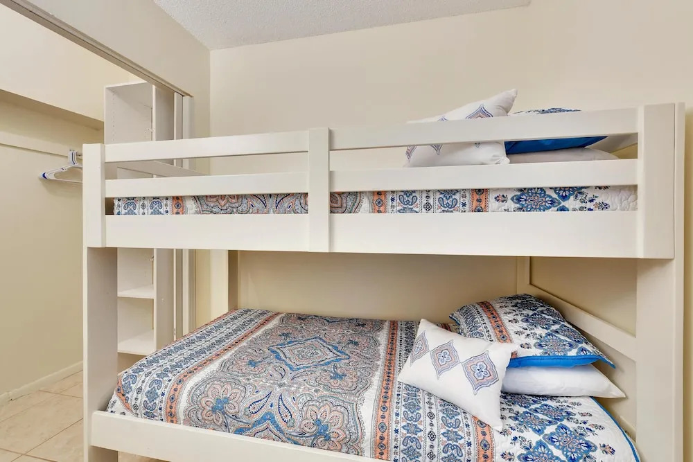 Villa Madeira 504 Sleeps 6/many Updates/walk to John's Pass!