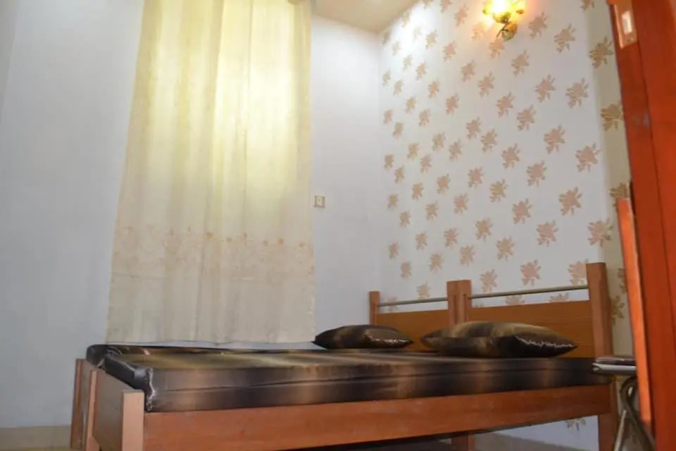 Shes Hostel
