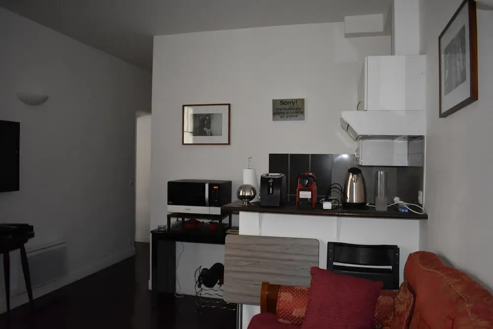 Simplistic 1 Bedroom Apartment in 17th