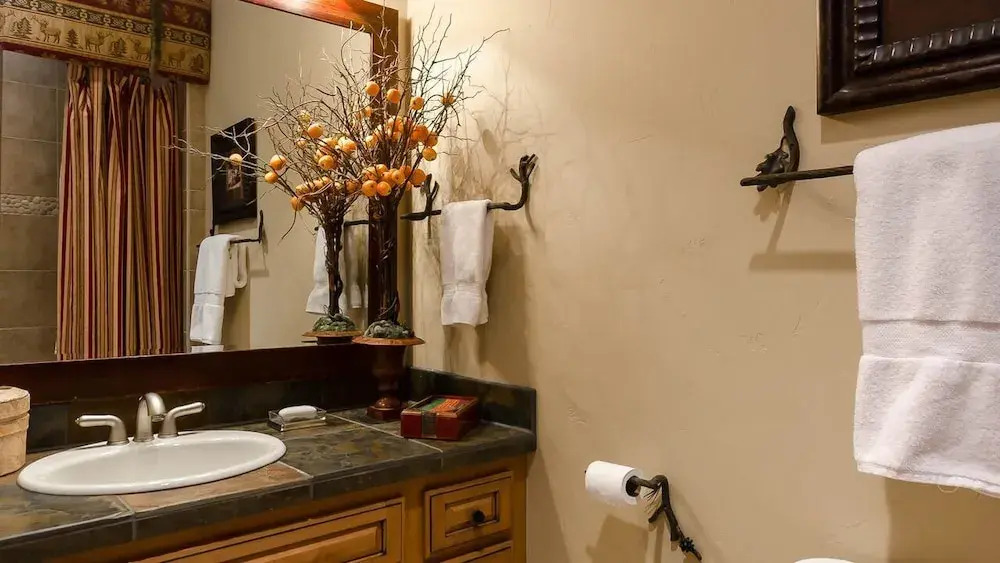 5th Street Penthouse 3 BedroomCondo By Moving Mountains