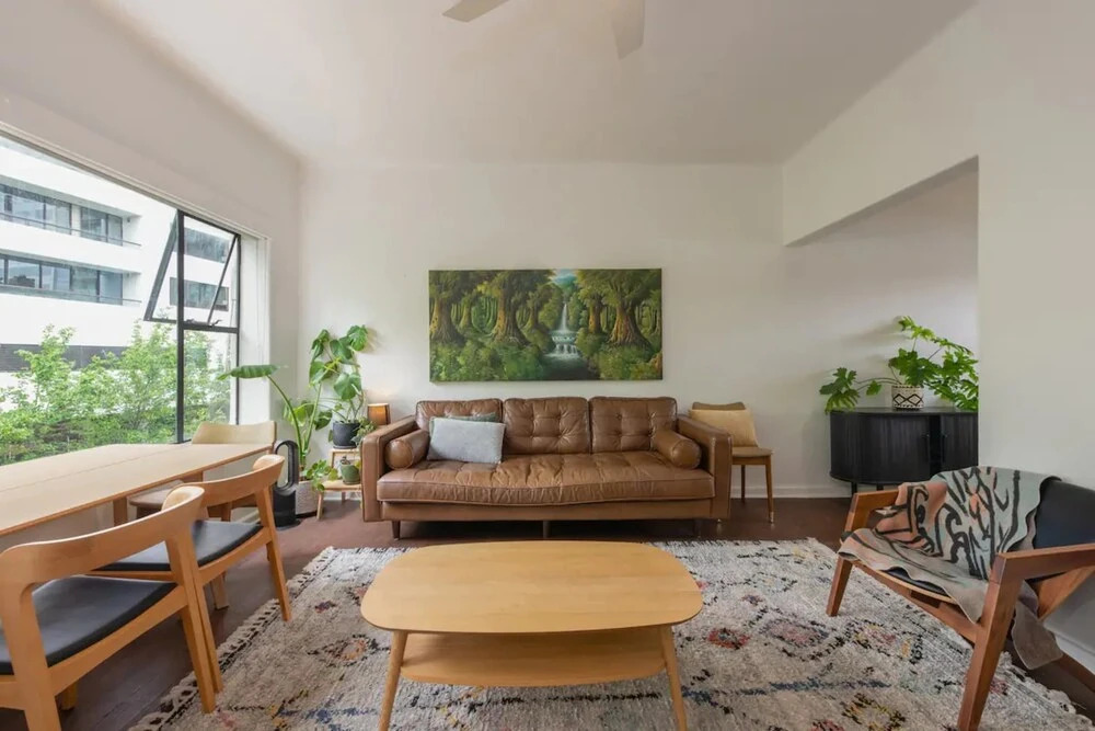Mid-century 1 Bedroom Apartment on Albert Park With Parking