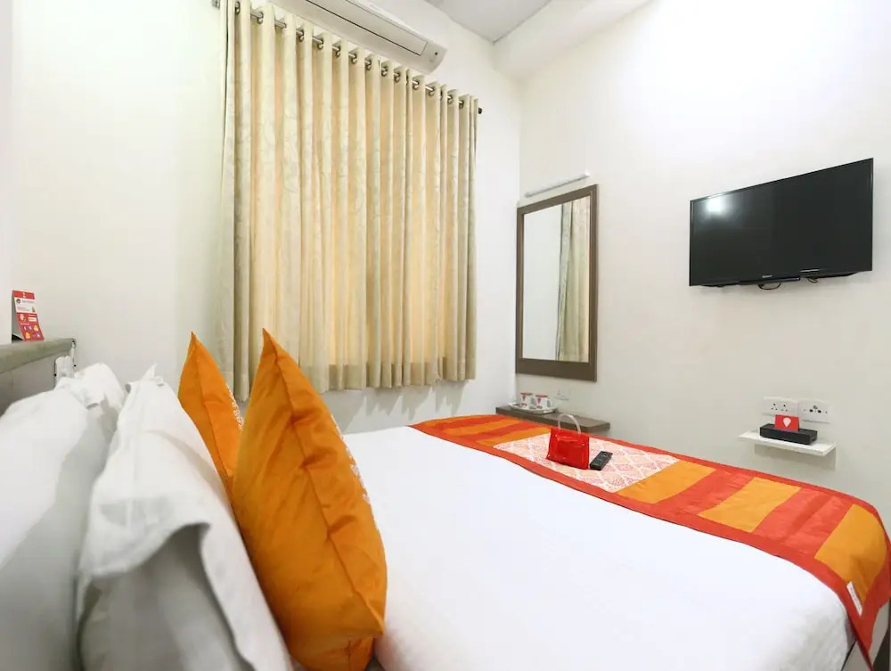 OYO 3547 Raj Guru Residency