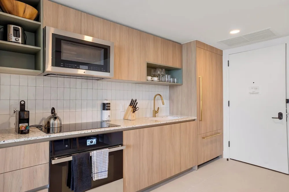 Upscale 1-BD Condo with Stunning Views