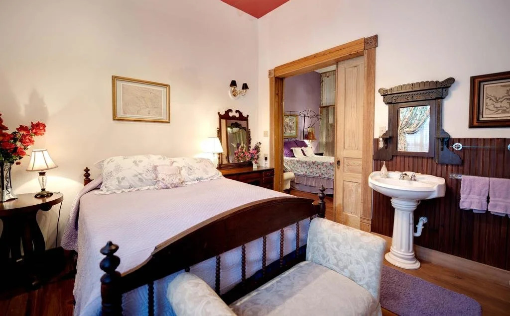 Antoinettes Cottage Bed and Breakfast
