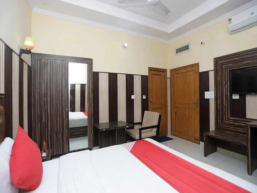 OYO 14017 Abhinandan Residency