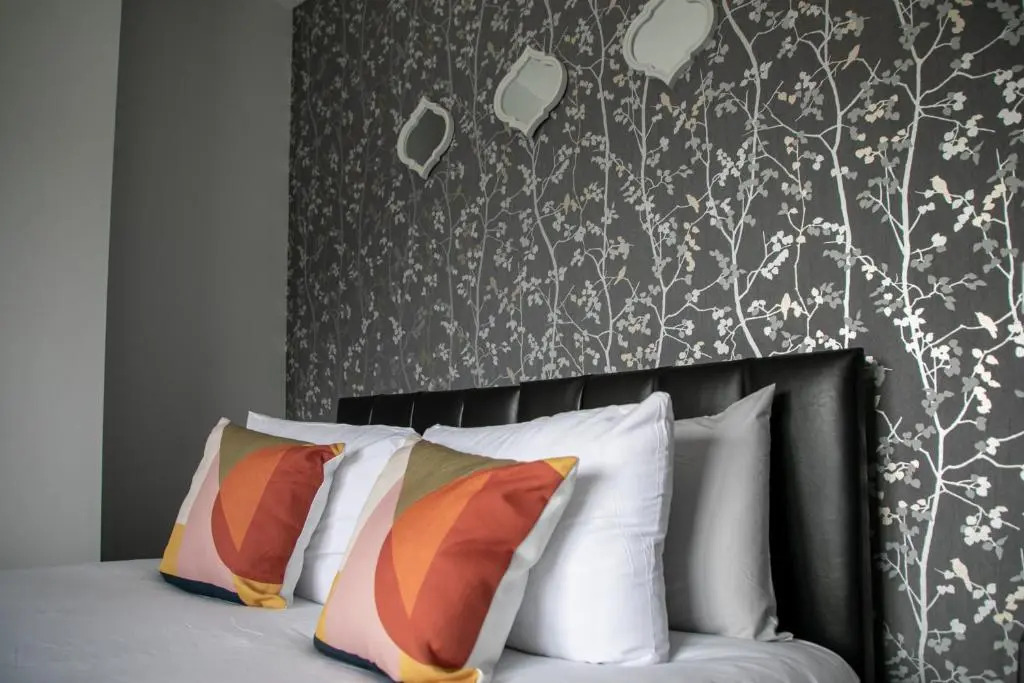 Modern & Contractors & Families & Spacious & Private Parking