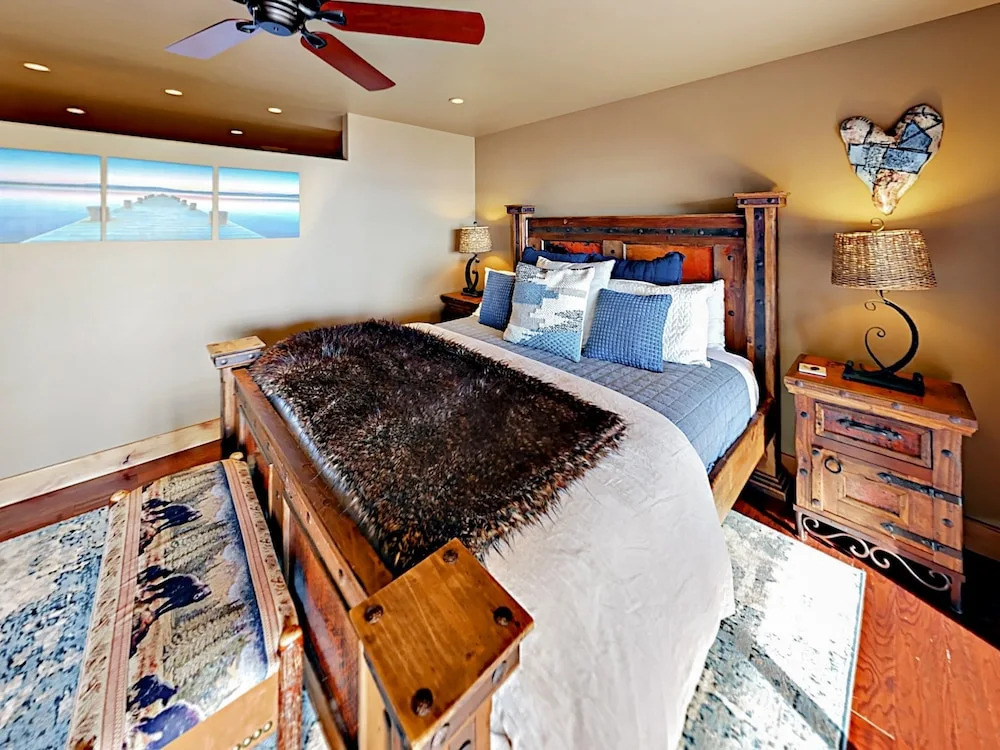 Lakefront 4BR Kings Beach Condo by RedAwning