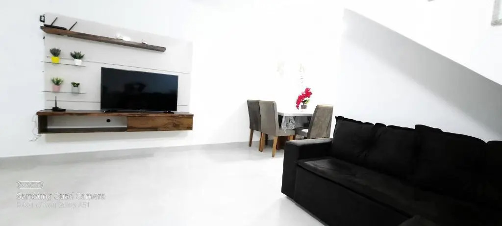 Excelente Casa na Praia do Peró com 1 quarto e 02 suítes