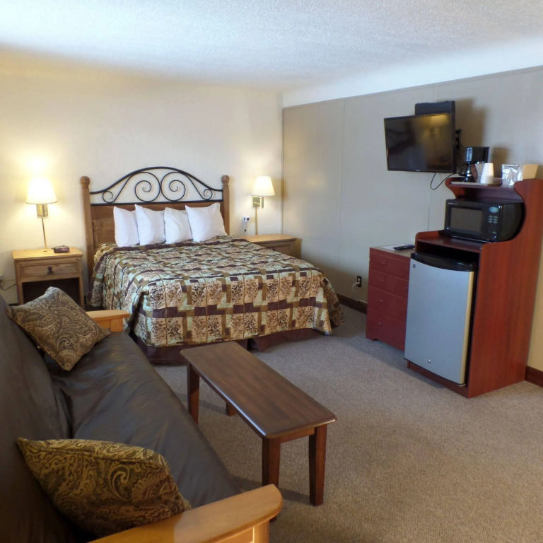 Kinnikinnik Motor Lodge