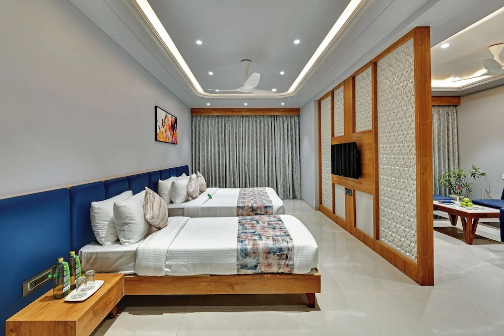 Click Hotel Royal Pearl, Galenda, Dahej