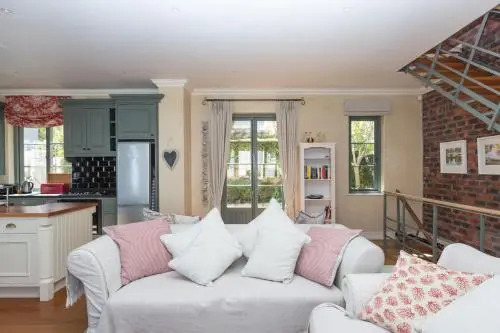 1 Mews at the Majestic Village