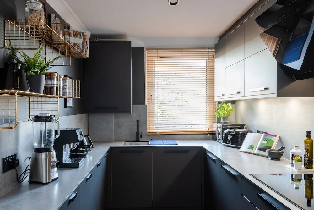 Newly Refurbished 3 Bed Flat For 6 Guests