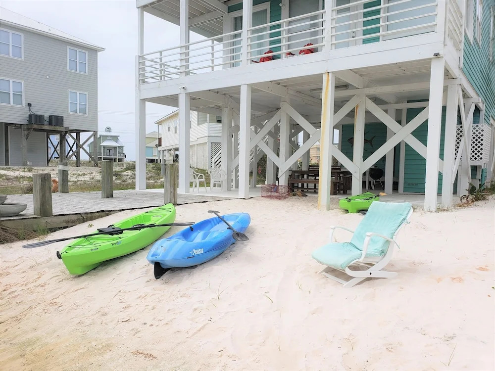 Teal & Tonic 3 Bedrooms 3 Bathrooms Home