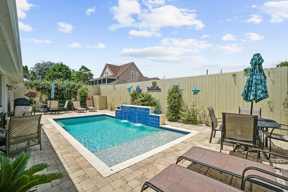 Pet Friendly Beach House - Paradise on Palm by Panhandle Getaways
