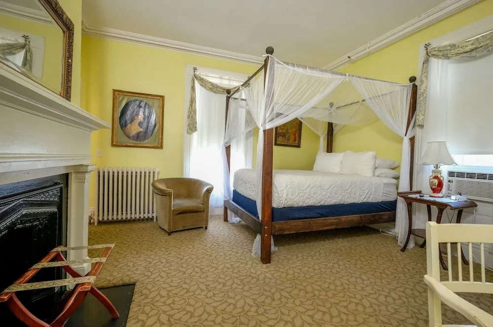 Yankee Peddler Inn