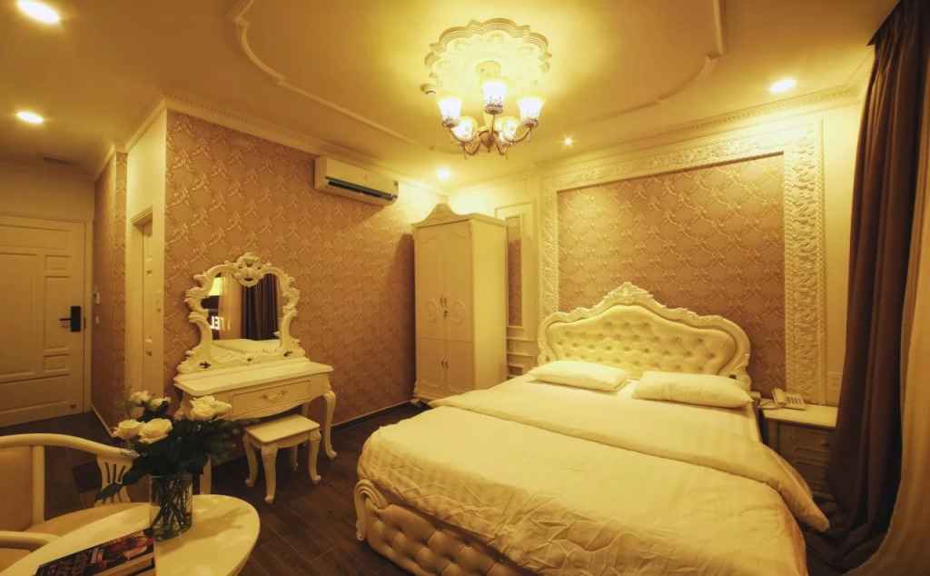 royal hotel bà điểm hồ chi minh