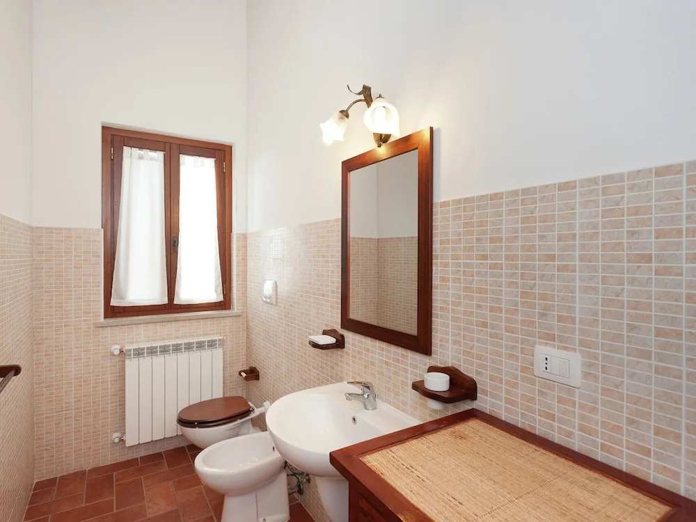Quaint Farmhouse in Gubbio With Swimming Pool