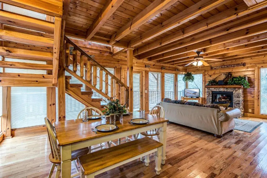 Secret Romance, 2 Bedrooms, Sleeps 8, Pool Table, Hot Tub, Arcade
