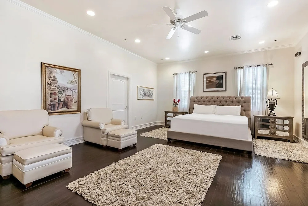 Stylish Condos Close to Art and Culture