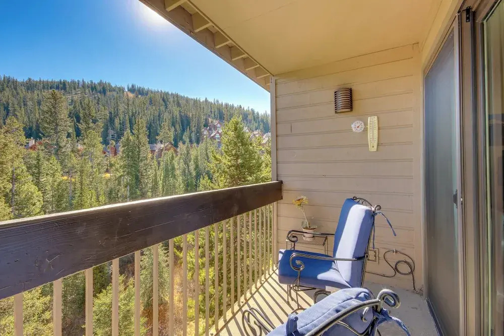 Cozy Condo w/ Balcony - Near Big Sky Resort!