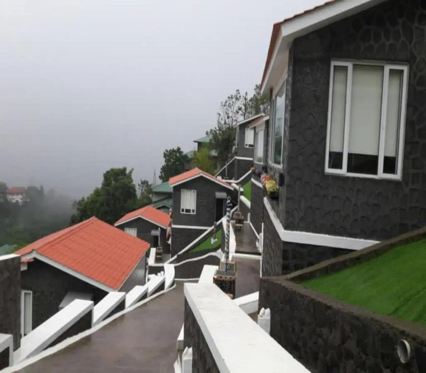 360 South, Khandala