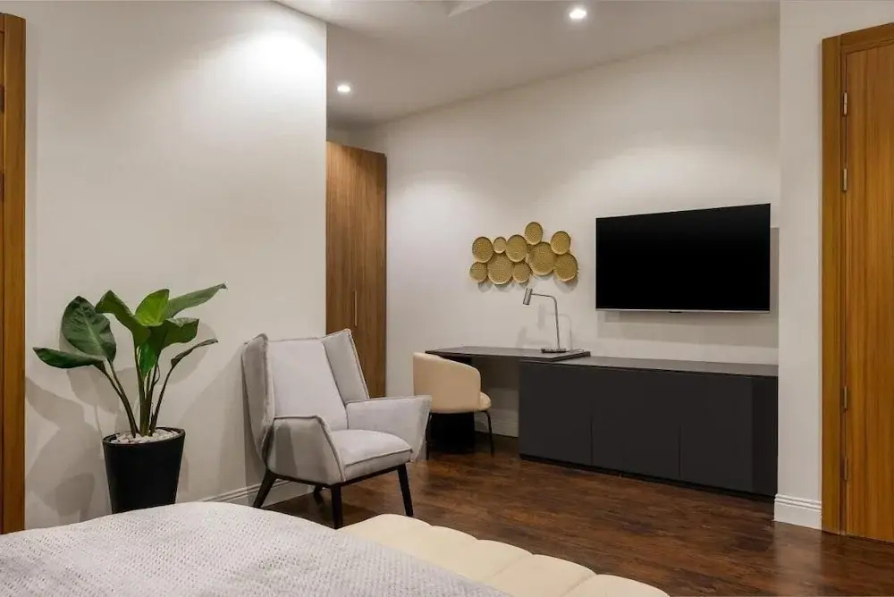 Four-Two Africa Lane Luxury Apartment